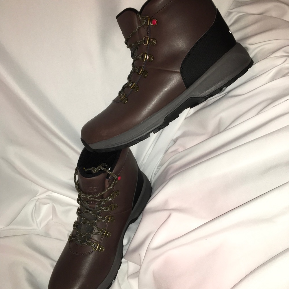UGG - Picture 2 of 8